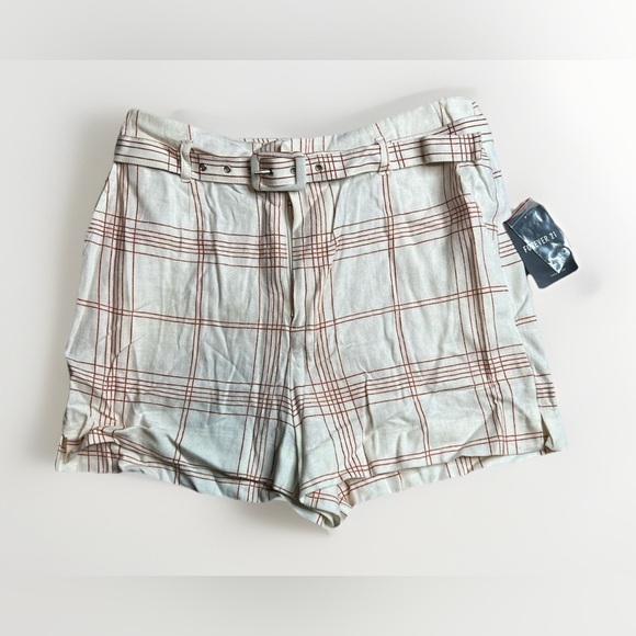 Forever 21 Pants - NWT Linen shorts white Red plaid pockets belt Women’s Size Medium Forever 21
